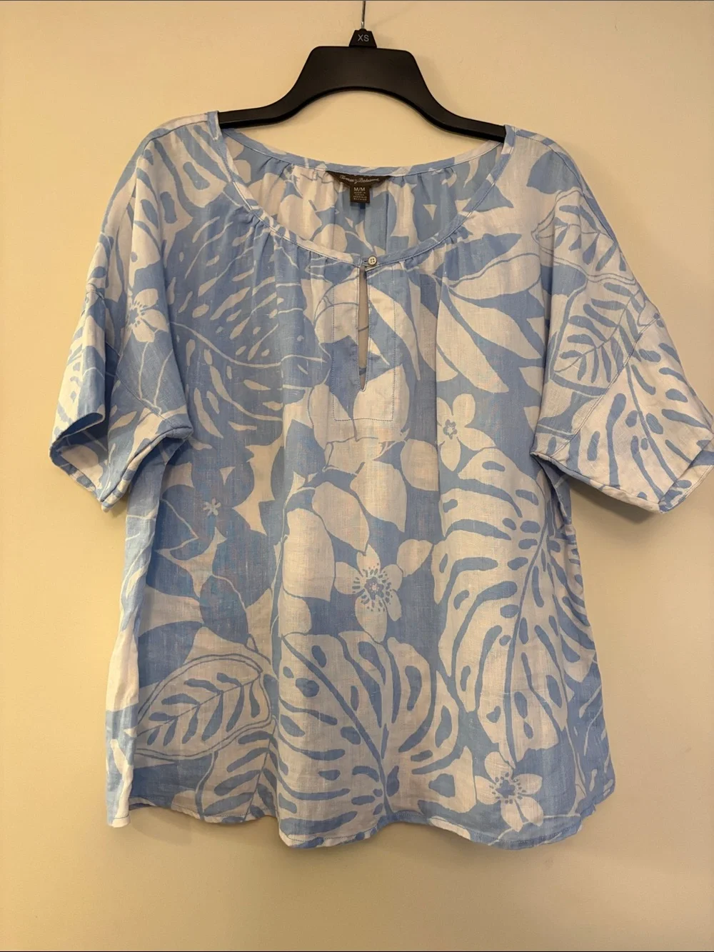 Tommy Bahama Women’s Light Blue and White Tropical Floral Linen Oversized Top, M